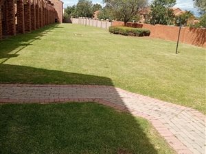 2 Bed Apartment in Mooikloof Ridge