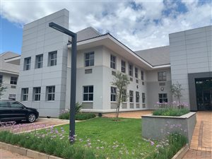 180 m² Commercial space in Hyde Park