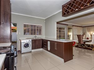 4 Bed House in Van Riebeeck Park
