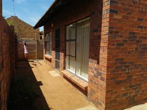 2 Bed Townhouse in Langenhoven Park