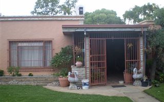 3 Bedroom House in Estoire