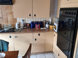 4 Bed House in Rothdene