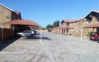 2 Bedroom Apartment in Die Hoewes