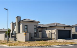 4 Bedroom House in Parklands North