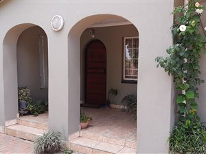 9 Bed House in Geluksdal