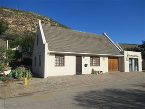 4 Bed Townhouse in Mossel Bay Central