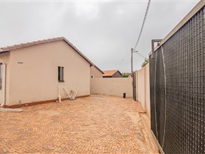8 Bed Apartment in Protea Glen