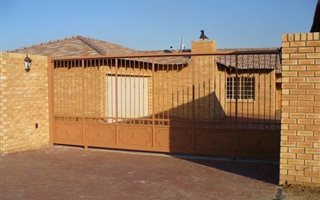 3 Bedroom Simplex in Sunward Park
