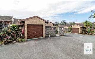 2 Bedroom Simplex in Manors