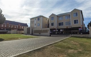 2 Bedroom Apartment in Kingswood