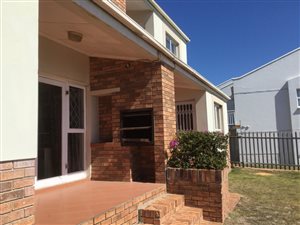 2 Bed Apartment in Summerstrand