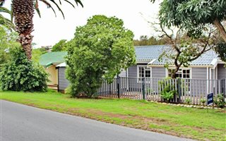 4 Bedroom House in Hartenbos Heuwels