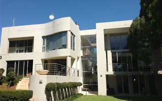 6 Bedroom House in Waterkloof Ridge