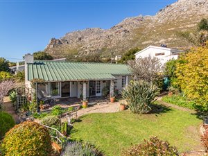 2 Bed House in Lakeside