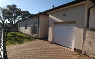 3 Bedroom House in Belmont Park