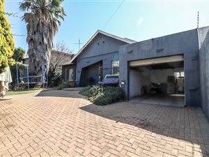 4 Bed House in Orange Grove