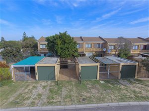 3 Bed Townhouse in Tableview