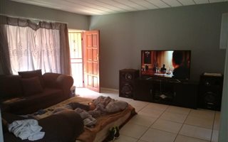 2 Bedroom Simplex in East Lynne