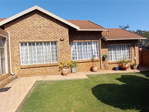 Houses for sale in Eldoraigne | Private Property