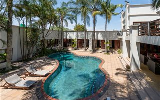 12 Bed, Bed and Breakfast in White River