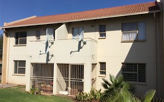1 Bedroom Apartment in Die Hoewes