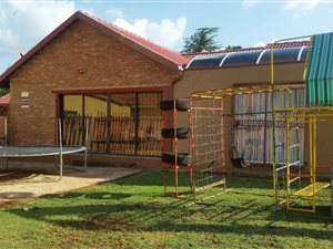 4 Bed House in Heuweloord