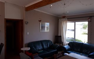 4 Bedroom House in Meerenbosch