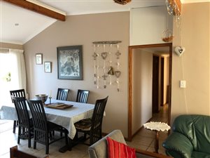 4 Bed House in Meerenbosch