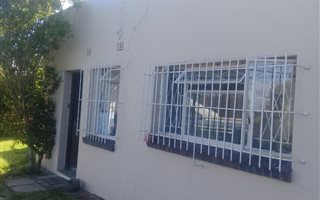 2 Bedroom Flat in West Hill