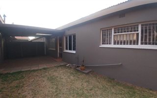 2 Bedroom Garden Cottage in Witpoortjie