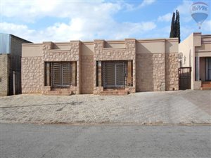 400 m² Office Space in Pienaarsdorp