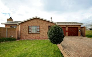 3 Bedroom House in Sonstraal Heights