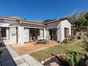 3 Bed House in Lakeside