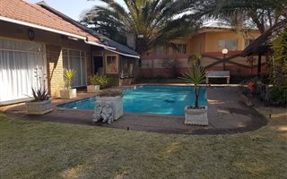 4 Bedroom House in Elandia