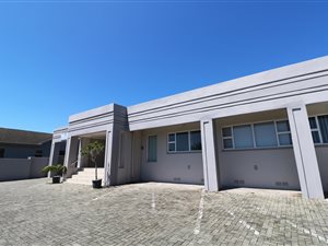 400 m² Commercial space in Beacon Bay