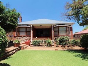 3 Bed House in Kensington