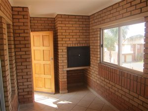 2 Bed Townhouse in Shere