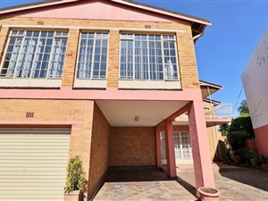 8 Bed House in Actonville