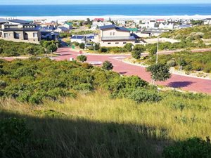 819 m² Land available in Stilbaai