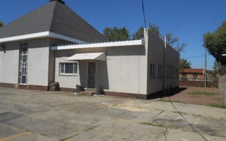 208 m² Commercial space in Vereeniging Central