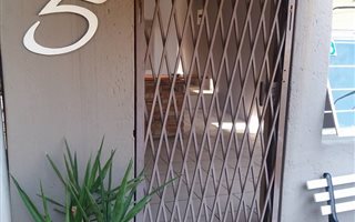 1 Bedroom Garden Cottage in Primrose
