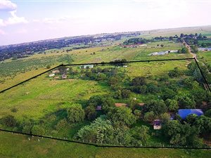 4.4 ha Farm in Parys