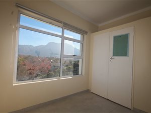 3 Bed Apartment in Kenilworth