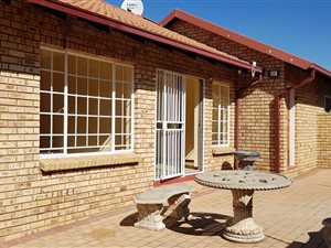 2 Bed Simplex in Highveld
