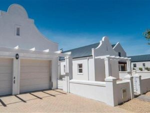 4 Bed House in Somerset West Central