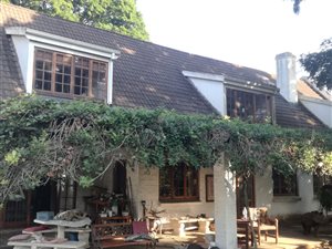 7 Bed House in Assagay