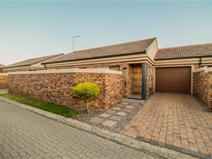 3 Bed Apartment in Bartlett
