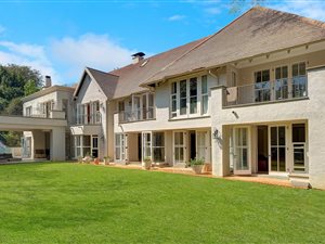 5 Bed House in Hyde Park