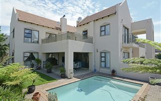 4 Bedroom House in Dainfern Valley