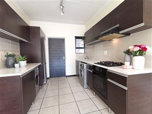 2 Bed Flat in Greenstone Gate